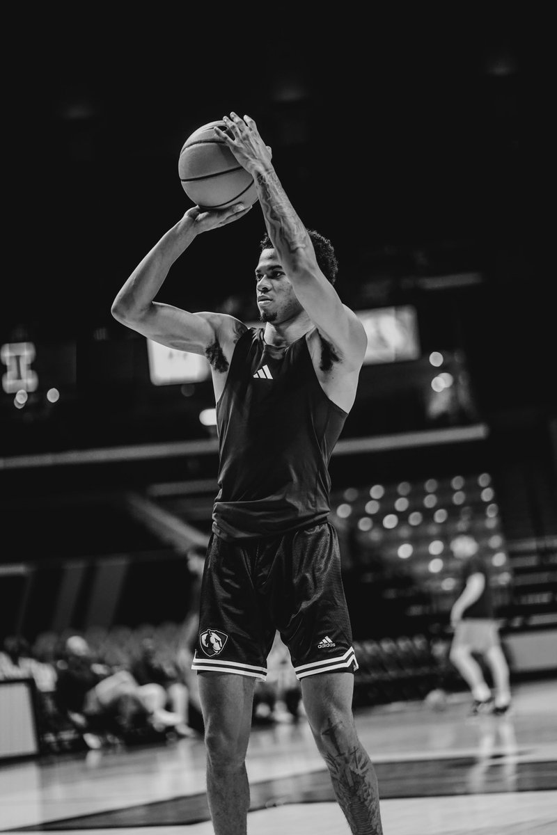 EIU Men’s Basketball tweet media