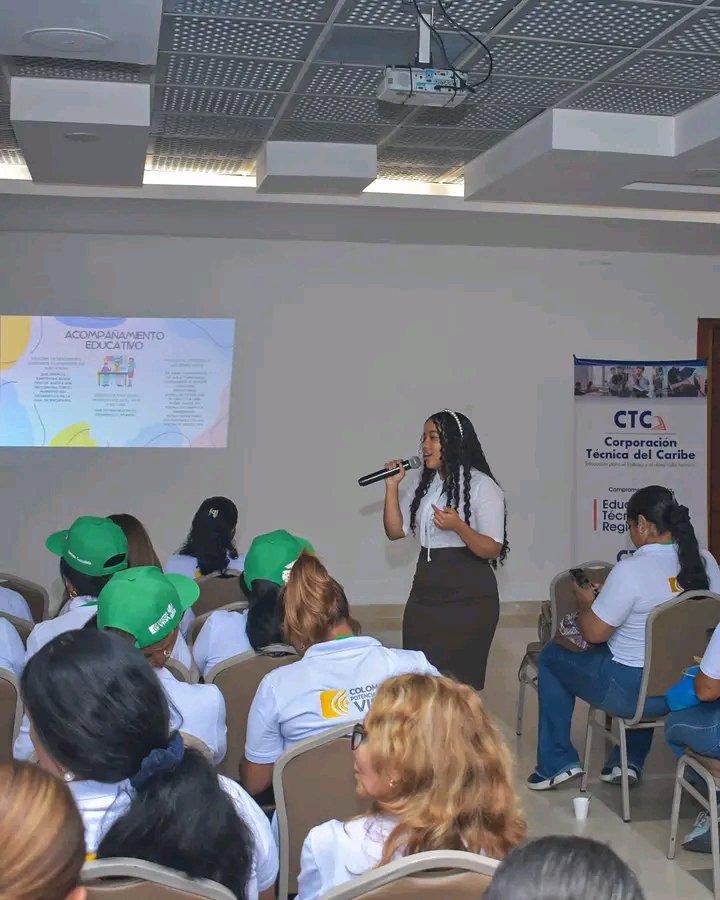 Continuamos construyendo espacios inclusivos 🧏 y fortaleciendo las competencias laborales a través de escenarios 📚 Pedagógicos que incentiven la mejora en los procesos de comunicación 🗣️ del talento humano que trabaja por y para la primera Infancia. 

#Formacióncontinua👨‍👩‍👦‍👦