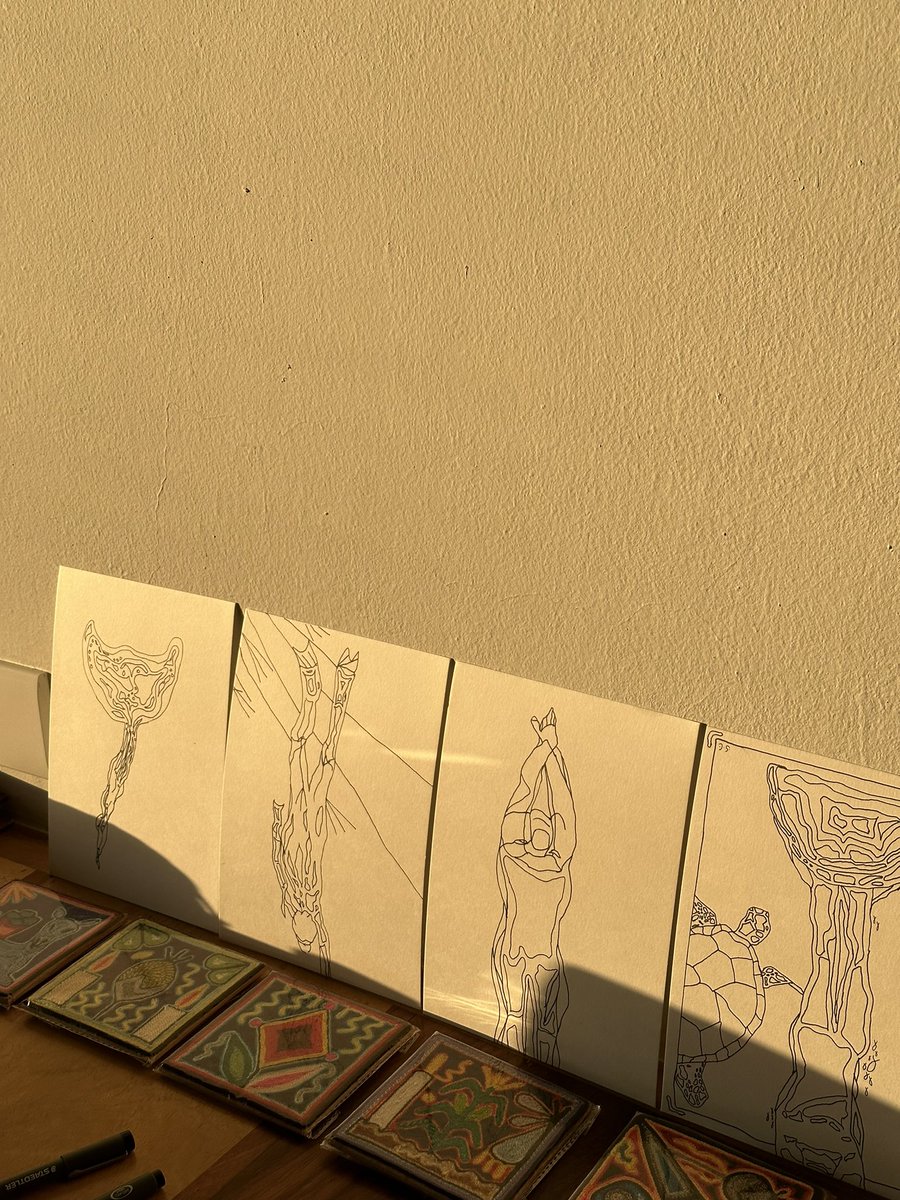 Afternoon light on some sketches 🐟🐟🐟
#StellsArt #Fineline #sketches