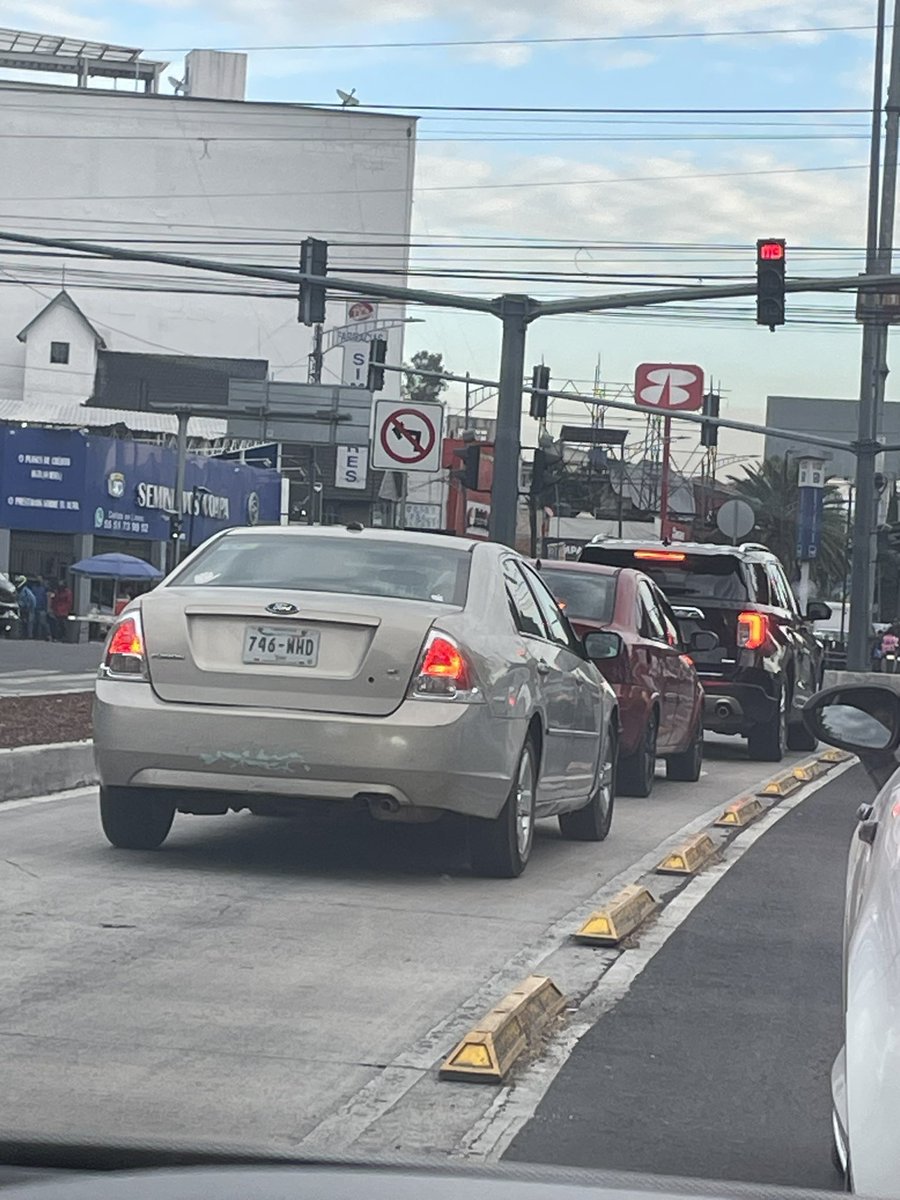 Buen día <a href="/MetrobusCDMX/">Metrobús CDMX</a> es en calzada del hueso para su respectiva multa