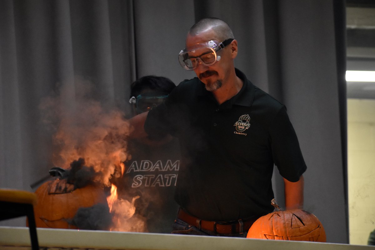 adamsstate's tweet photo. Adams State Science, Technology, Engineering and Math (STEM) students and professors wore #GrizzlyGreen for their recent Chemistry Magic Show. On Fridays, we wear #GrizzlyGreenatAdamsState. #GrizzlyGreenFriday #AdamsState #AdamsStateGrizzlyGreen #STEM #AdamsStateSTEM https://t.co/KIW8TASOa9