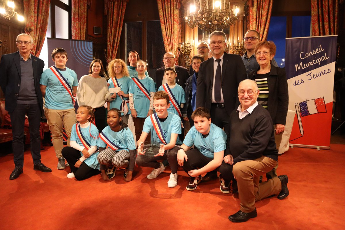 VilleBolbec's tweet image. Les élus du CMEJ de #Bolbec, ont été récompensés par les membres du Comité Départemental des Médaillés de la Jeunesse, des Sports et de l’Engagement Associatif de la Seine Maritime pour leurs actions dans le cadre du projet " En route pour les JO 2024" !
#terredejeux2024