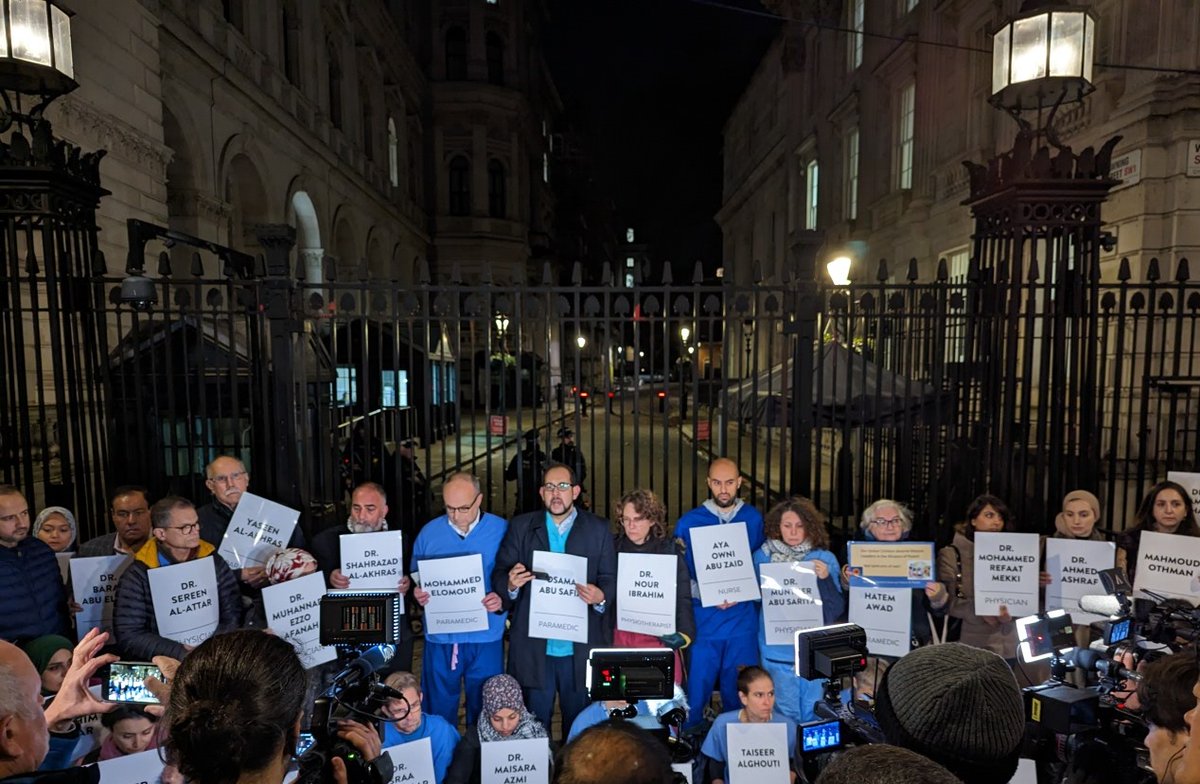 Outside Downing St @GazaMedicVoices are calling for an immediate ceasefire