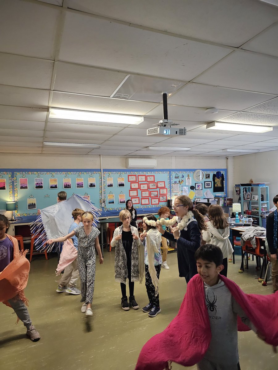 Grade 5 had a blast today learning pow wow dancing. 
<a href="/SunnysideEleme1/">Sunnyside Elementary</a> @hfx_arts <a href="/HRCEFineArts/">HRCEFineArts</a>