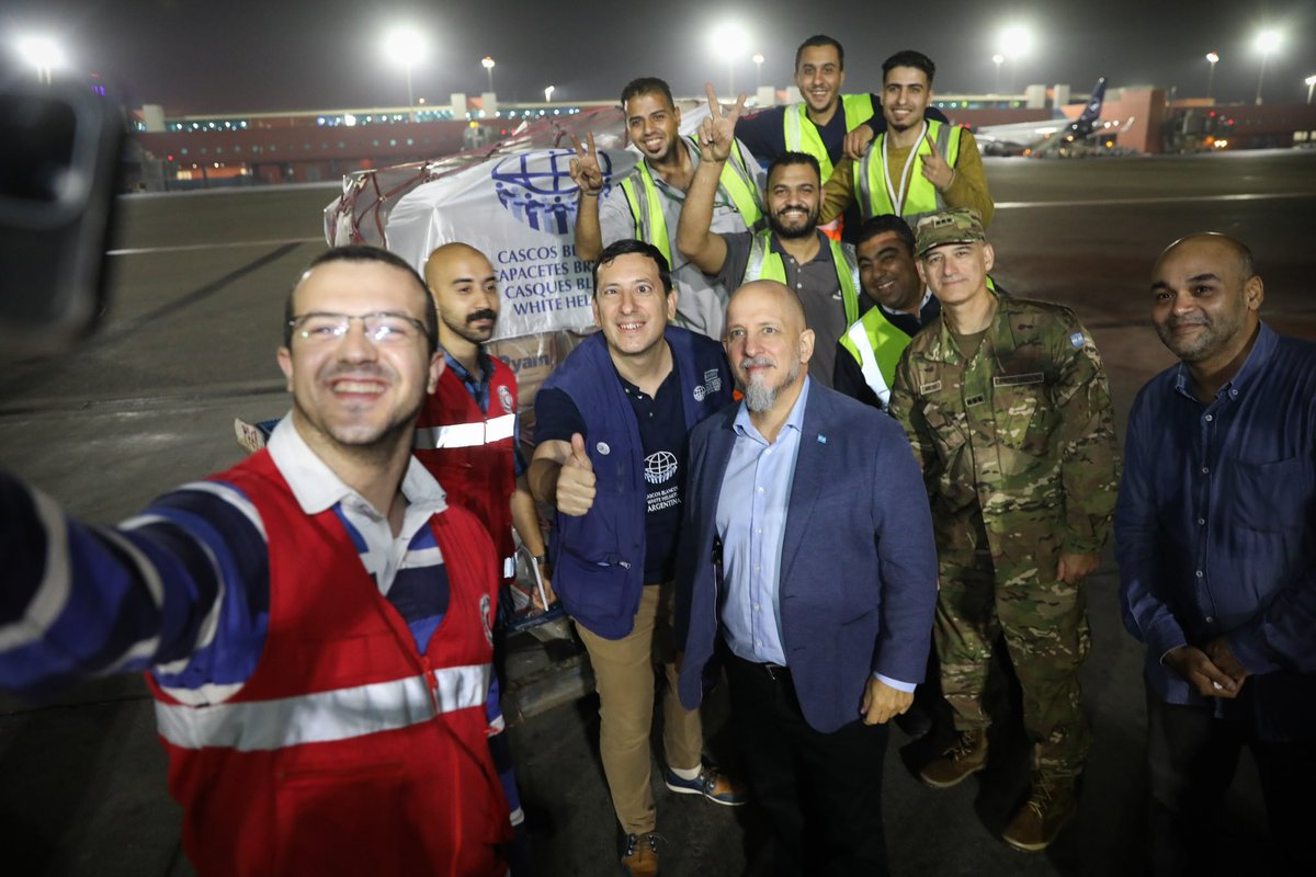 LLEGÓ A EGIPTO LA AYUDA ARGENTINA ENVIADA A TRAVÉS DE CASCOS BLANCOS 🇦🇷

La ayuda humanitaria fue entregada en la zona fronteriza entre Egipto y la Franja de Gaza, y estará destinada a la población afectada por el conflicto bélico en el territorio palestino-israelí.