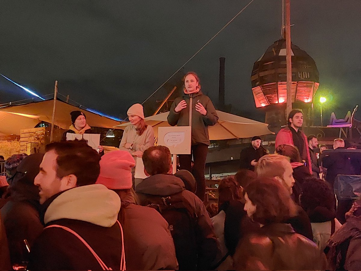 Soapbox Science Berlin (@berlin_soapbox) on Twitter photo Last session: 19:15-19:45
Starts with Nina Grexa: “The neuroscience behind dancing”
Nina's a PhD student at <a href="/MDC_Berlin/">Max Delbrück Center</a> investigating neurological diseases, in particular ALS (amyotrophic lateral sclerosis). In this talk, she'll talk about the interface between muscle & nerves Last session: 19:15-19:45
Starts with Nina Grexa: “The neuroscience behind dancing”
Nina's a PhD student at <a href="/MDC_Berlin/">Max Delbrück Center</a> investigating neurological diseases, in particular ALS (amyotrophic lateral sclerosis). In this talk, she'll talk about the interface between muscle & nerves