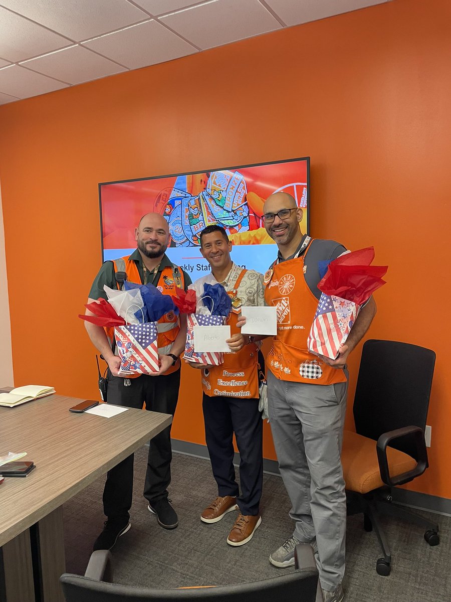 Thank you Veterans!!!! Thank you for your service, thanks for your sacrifices, your bravely doing what you are and were called to do so we can safely do what we are free to do. Meet our brothers Veterans from Miami!!! Millions of thanks to Joel, Darwin and Alberto!!