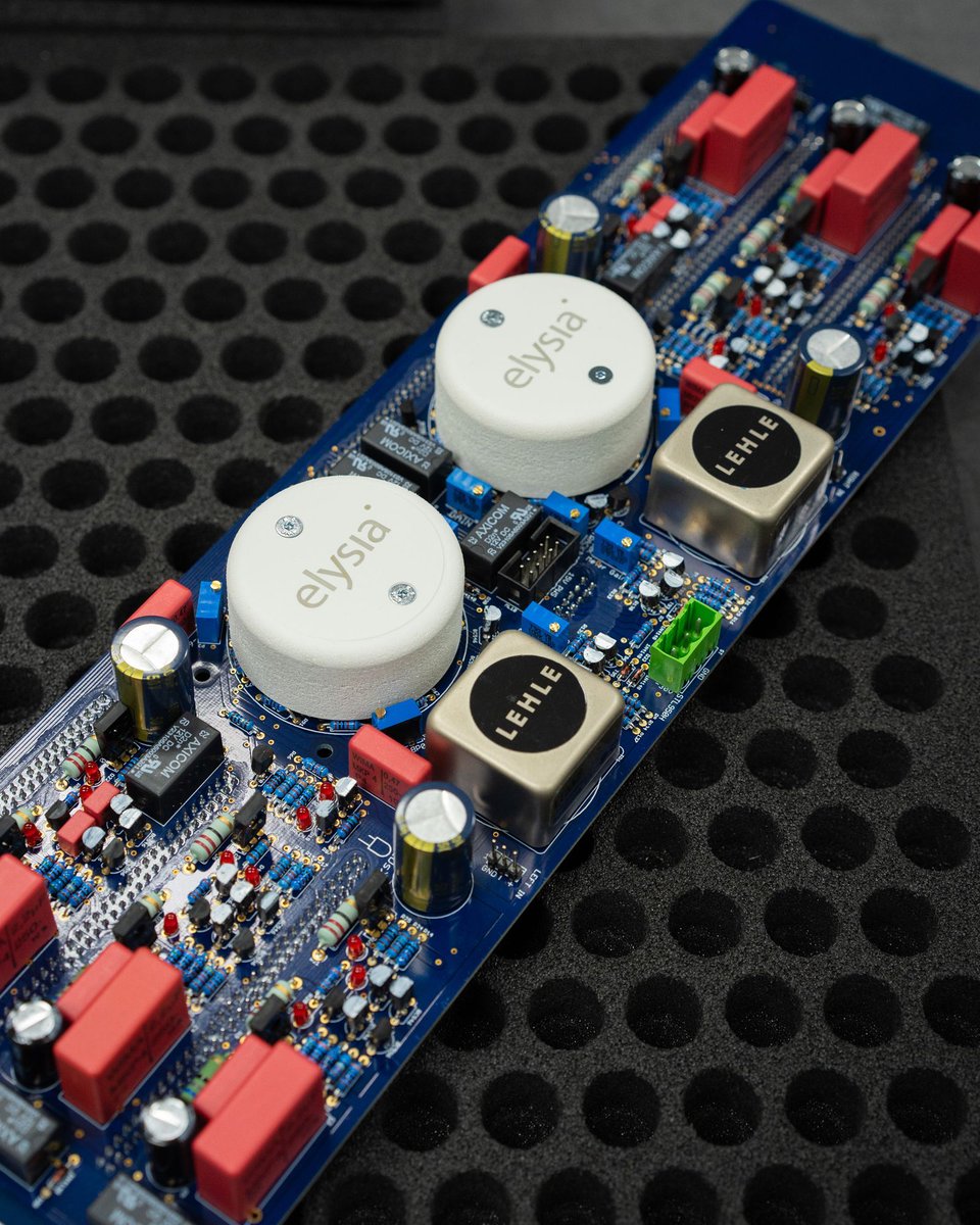 elysia_audio's tweet image. Do you guys think we have a serious chance to establish an expression „This is so #elysia!“ whenever someone sees something that was polished to perfection? #alphacompressor would love that for sure. Have a nice weekend everyone! #thisissoelysia

elysia.com