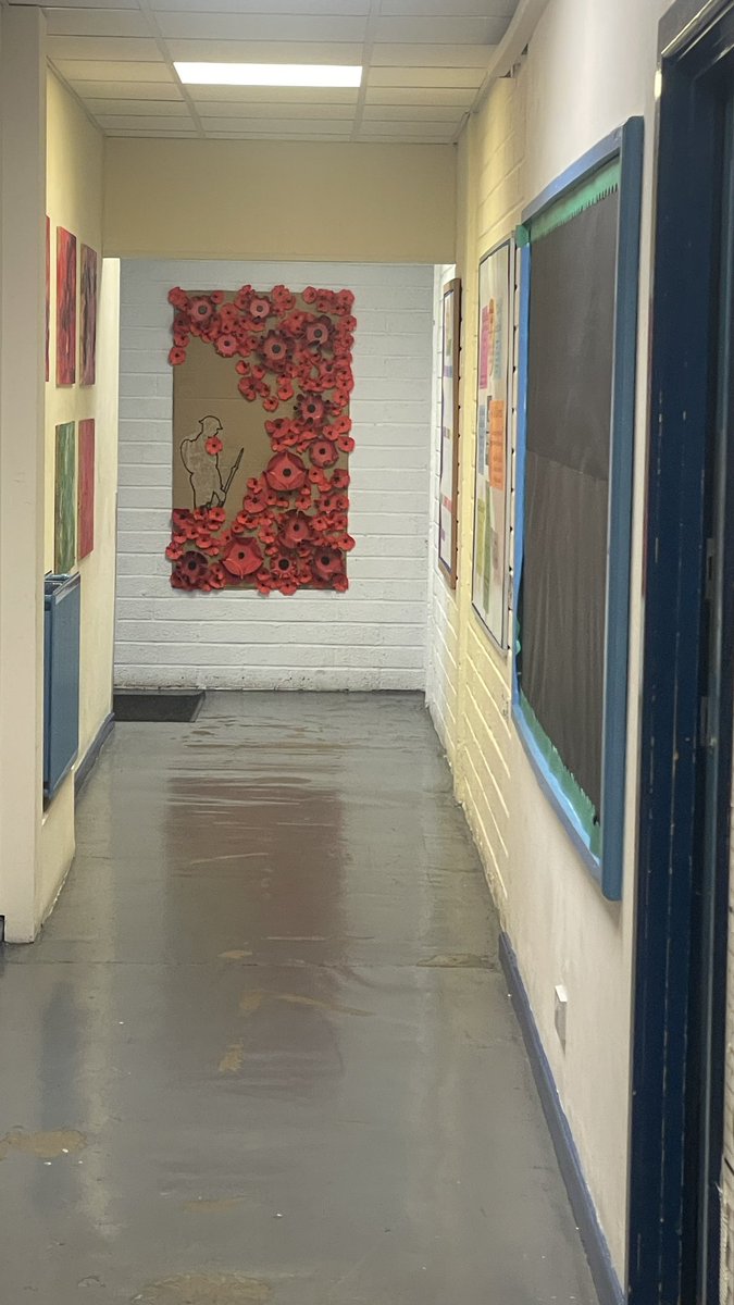 SamBP2's tweet image. Staff and students of @voyagelearning made vinyl and paper poppies for Remembrance Day.
