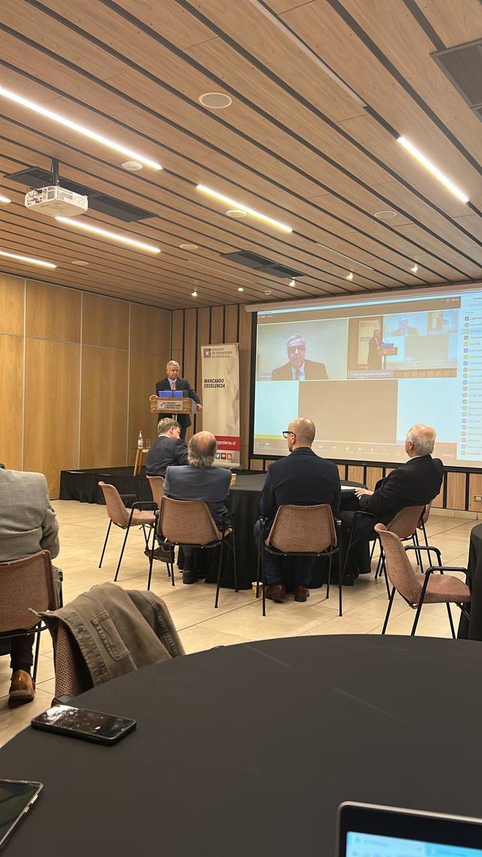 hdesolminihac's tweet photo. Excelente presentación de @felipelarrain director @ClapesUC en el Colegio @IngenierosCHILE “Situación macro fiscal y presupuesto 2024”, organizada por Consejo de Especialidad Ingeniería Comercial y Control de Gestión. Mucho interés de los participantes presenciales y los online https://t.co/0qIMO3lwSR