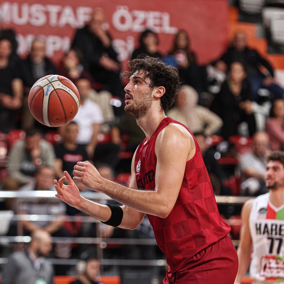 💥🔥Gaziantep Basketbol'un 2002 doğumlu Forveti Yiğit Onan, Pizza Lazza Harem Spor
karşısında harika oynadı.

Yiğit Onan 🆚 Pizza Lazza Harem Spor

24 Sayı
*7/11 İkilik*
15 Ribaund
*13 Savunma Ribaundu*
5 Asist
3 T.Ç
1 Blok
36 V.P
(DOUBLE-DOUBLE)

#yiğitonan #gaziantepbasketbol