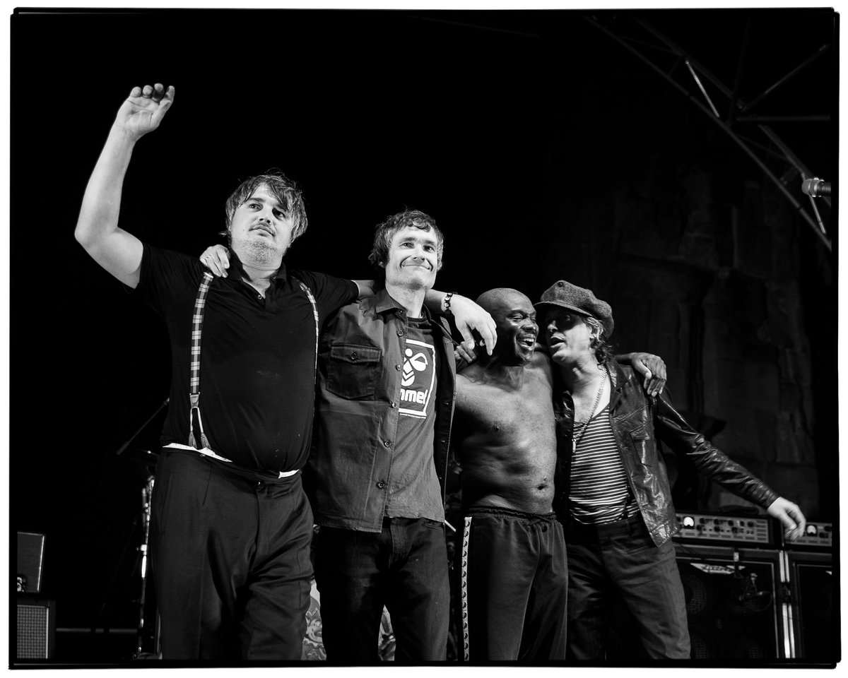 April ‘04 was the start of GigJunkie thanks to a @babyshamblesuk / @libertines gig at @undergroundsot The photos I made that night changed everything for me and I feel very lucky to still be making photos of @libertines almost 20 years later ♡ All Photos ©️ Sal_GigJunkie