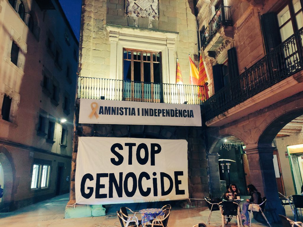 Una imatge val més que mil paraules. Doncs això, al cor de Vic hi batega Palestina. #FreePalestine #StopBombingGaza