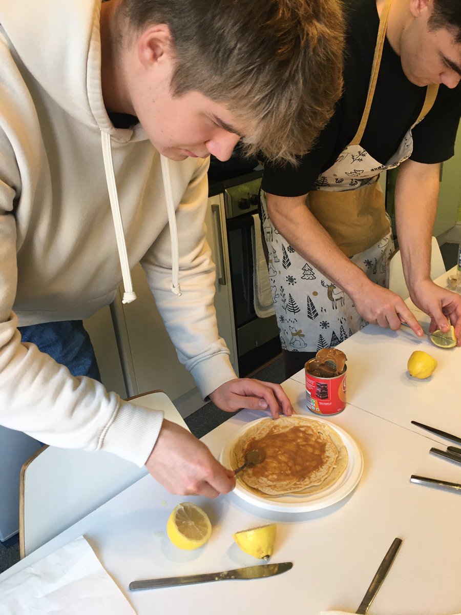 Spanish @Boothamschool College 2 students learnt today how to use Spanish 🇪🇸 “Imperative” grammar, by giving and receiving instructions when preparing “Panqueques con @Dulcedeleche”
¡Buen trabajo chicos y chicas! 👏