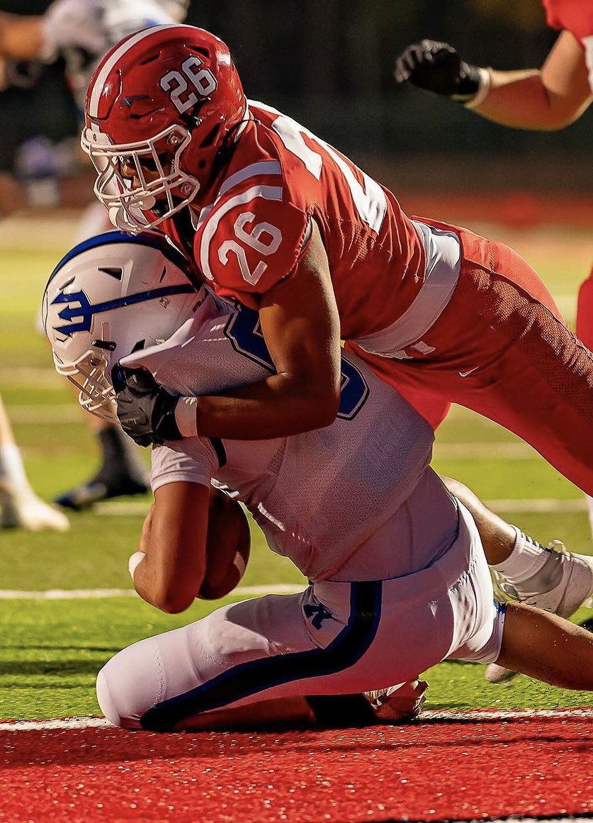 Watch my sophomore season football highlights!
hudl.com/v/2MRtLT