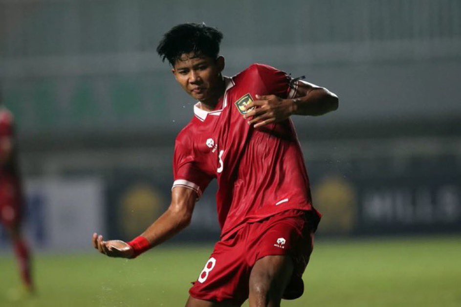 Suka Bahas Bola tweet media