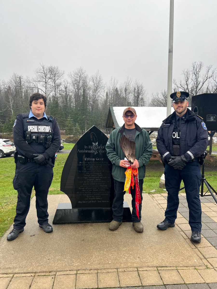 Honoring our heroes on National Indigenous Veterans Day! 

Acting Staff Sergeant Broughton, Special Constable Morrisseau, and Rainy River First Nation Chief Marcel Medicine-Horton standing proud beside the RRFN Veteran’s Monument.

#IndigenousVeteransDay #HonoringHeroes
