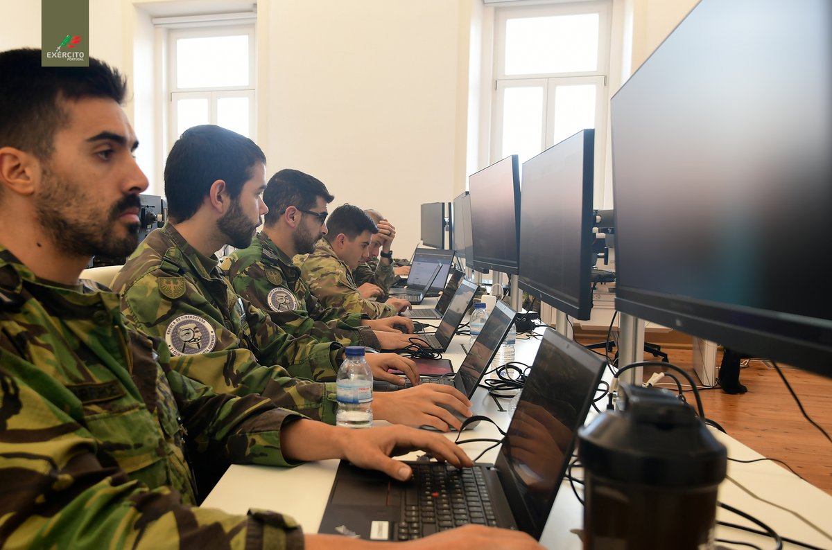 Exercito_pt's tweet photo. #ExércitoPortuguês treinou a capacidade de resposta a ciberataques que afetem as comunicações e sistemas de informação, em conjunto com Forças militares estrangeiras e outras entidades nacionais, militares e civis.
https://t.co/5ti94jAyuc
#cibersegurança #ciberdefesa @defesa_pt https://t.co/KZjJym7ObU