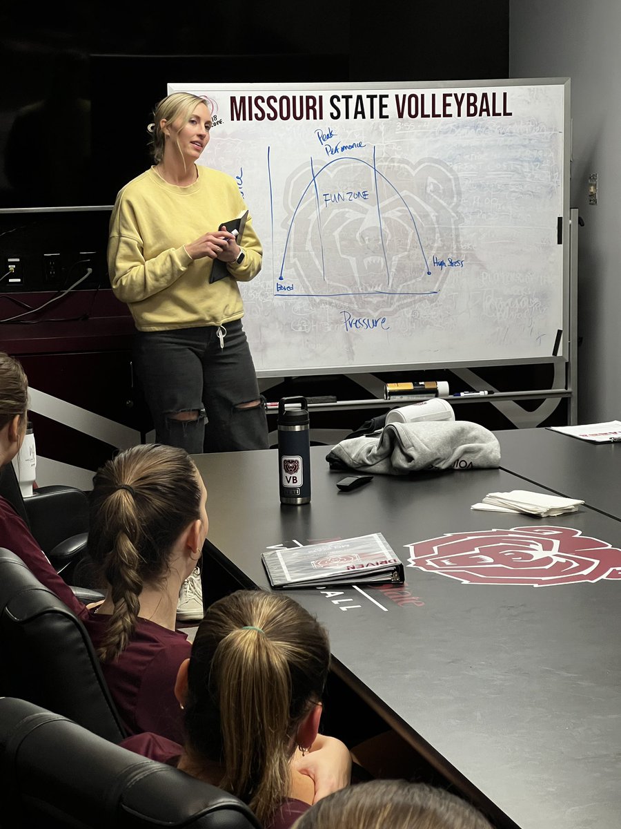 MoStateVB's tweet image. Thank you All-American Kinsey Batten for taking some time to chat with our current Bears about your time at MSU and for sharing your story! We love our alums! #funzone
