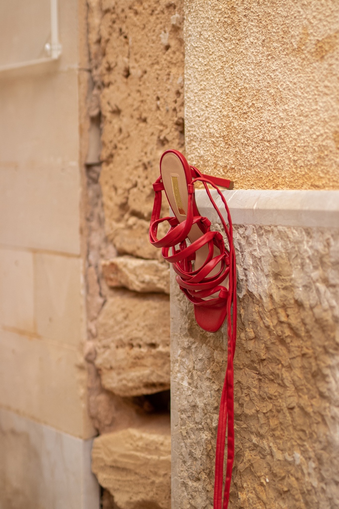 Where style and luxury intertwine 🔥

Effortless glamour starts with ReyRey's stilettos. Creatively crafted to have a supple leather sole that ensures ease of movement and maneuverability 👠

❇️ Made in Italy

#reyrey #footwear #highheels