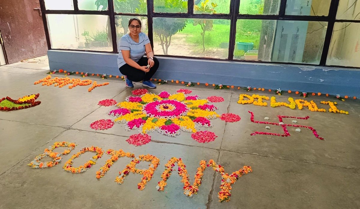 kaur_vippan's tweet photo. A random decoration plan turned into beautiful Diwali celebration at Department of Botany (New building), University of Lucknow.
#DiwaliCelebration https://t.co/35mTrgvNVx