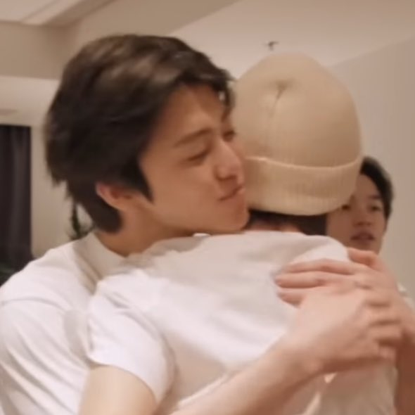 njmhae's tweet photo. the way jaemin closes his eyes and melts into hugs ☹️ https://t.co/u02xwwKQz0