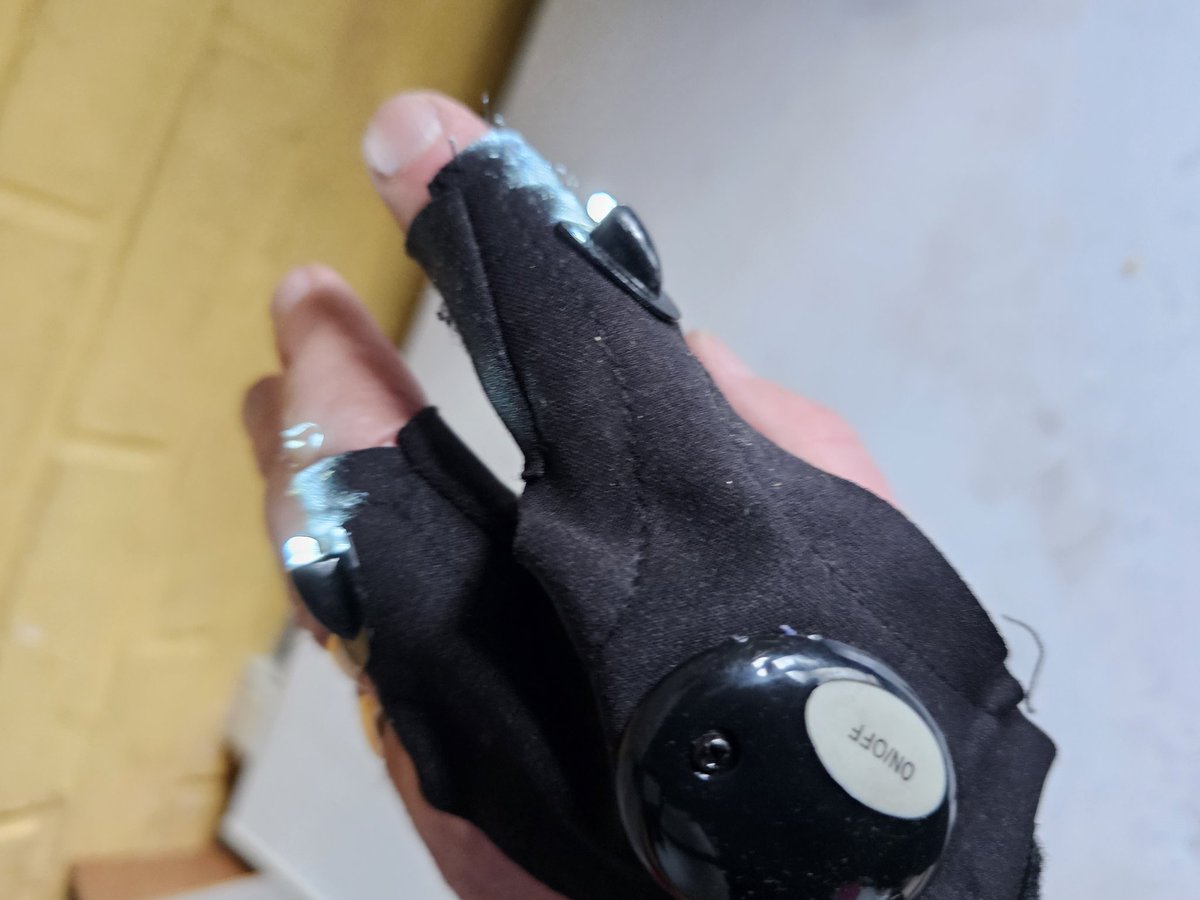 A small job in a dark corner of the loft was made a lot easier with these gadget finger lights, amazing the difference this made 👌