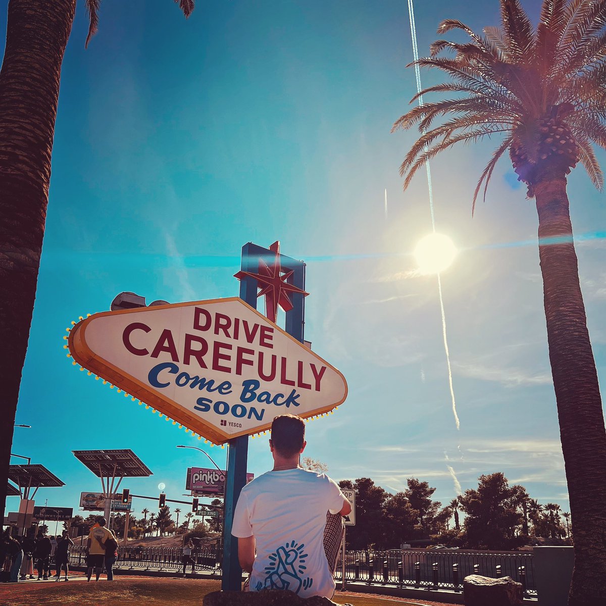 What happens in Vegas stays in Vegas, that’s why I have to “come back soon”…🙊 #lasvegas #vegas #fabulouslasvegas #vegasbaby #vegashigh #vivalasvegas #whathappensinvegas #nevada #lasvegasparty #lasvegastrip #lasvegaslife #nightlife #show #vegaslife #vegasready #vegastrip #art