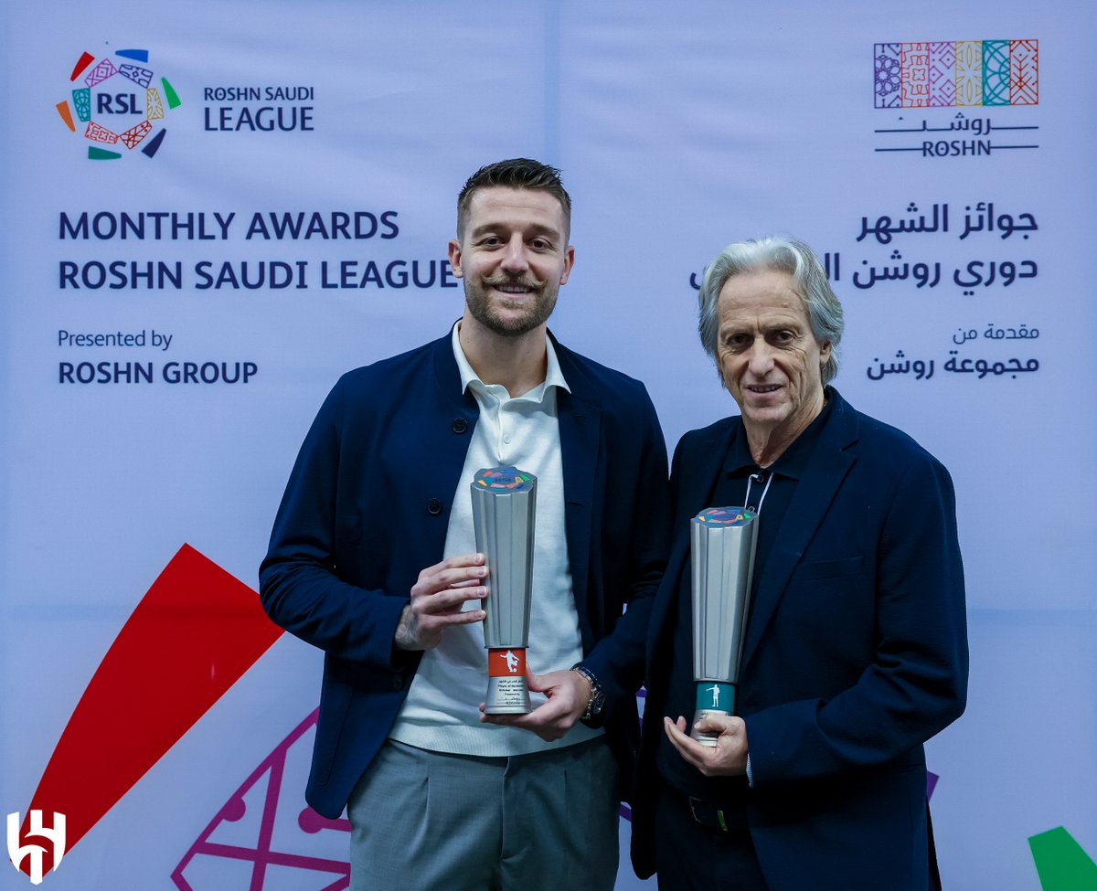 ☝🏻سيـرجـي ساڤيتـش.. الرقيب برتبـة عقيـد يتسلّم جائزة الأفضـل في أكتوبـر 💙

#الهلال