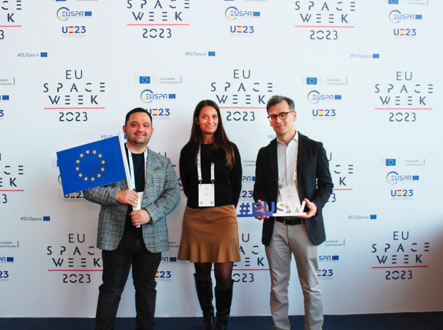 e_geos's tweet photo. 📷 Closes today an event that leaves us with a trail of #space ideas every year! 📷
📷📷 See you soon to resume the discussions only begun in #Seville!
Leonardo Space | Telespazio | Agenzia Spaziale Italiana | GAF AG #EU2023ES #EUSpaceWeek #EUSW2023 #EUSPA #NewSpace #EO #EuSpace https://t.co/fa5hBwswKI