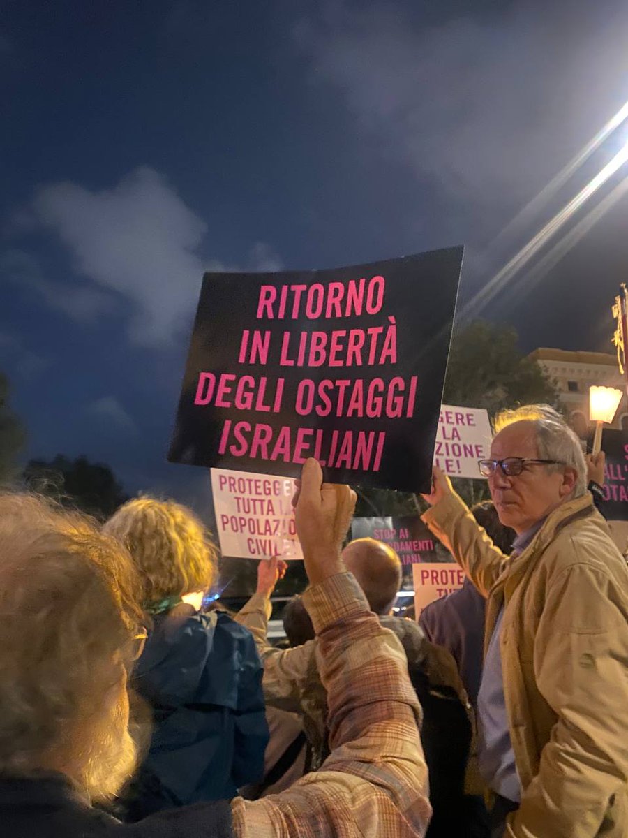 amnestyitalia's tweet photo. @il_cappellini @universo_astro speriamo che queste siano meno galleggianti https://t.co/JtthNTmC7w