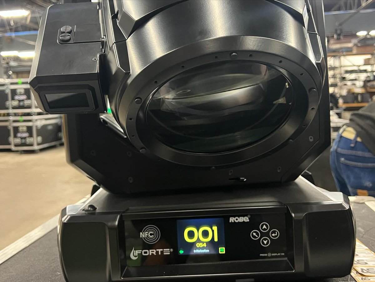 TheRobeWay's tweet photo. It’s a #NewGearFriday in Randolph, MA, with the team from Audio Spectrum & the arrival of their new @Robelighting #iFORTE FS luminaires.
#therobeway #robelighting #robeinnovation #audiospectrum #lightingtech #lightinglife https://t.co/MEGCy3dN3d