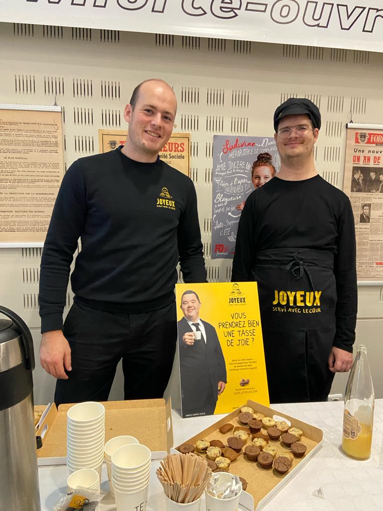 Ce 7 novembre pour la Journée FO Travail et Handicap, café et pâtisseries étaient servis avec le cœur par Hugues et Nicolas, de @cafejoyeux