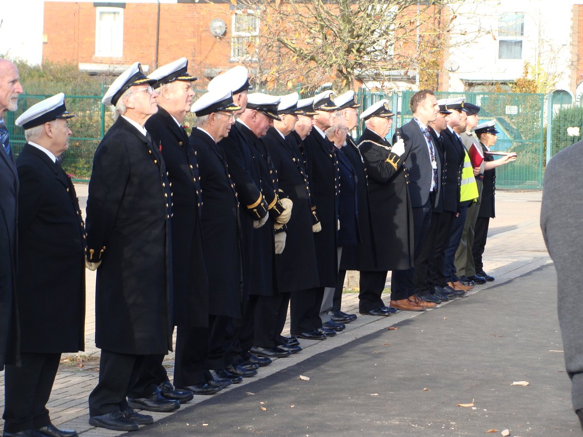 Remembrance Day at Hull Trinity House Academy.

Joined by the Master Warden, Brethren and Old Boys in paying ours respects.

(1/3)