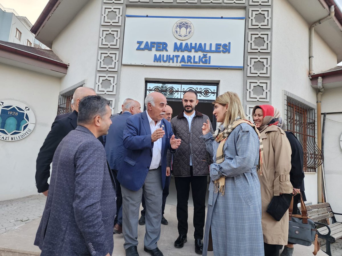 SiracOlmeztoprk's tweet photo. 📍Zafer Mahallesi 

Türkiye Muhtarlar Derneği Malatya Şubesi Başkan Yardımcısı, Zafer Mahalle Muhtarımız Kemal Bulguru'yu ziyaret ederek, mahallemizde yürütülen çalışmalar hakkında bilgiler aldık. Yıkımlar, konteynerlar ve hemşehrilerimizin talepleri konusunda muhtarımızı dinleyerek çözüm noktasında istişarelerde bulunduk.