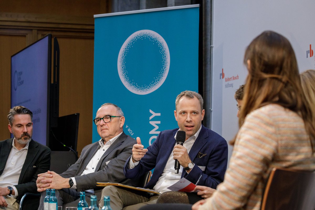 In Bezug auf Vermögensungleichheit sagt @MarioCzaja: 'Mir geht es um gleiche Startchancen. Und die haben wir weder in unserem Bildungssystem noch bei den Vermögen.' Und zur seinem Startkapitalvorschlag: 'Nicht auszahlen, sondern für Studium, Gründung, oder Altersvorsorge.'