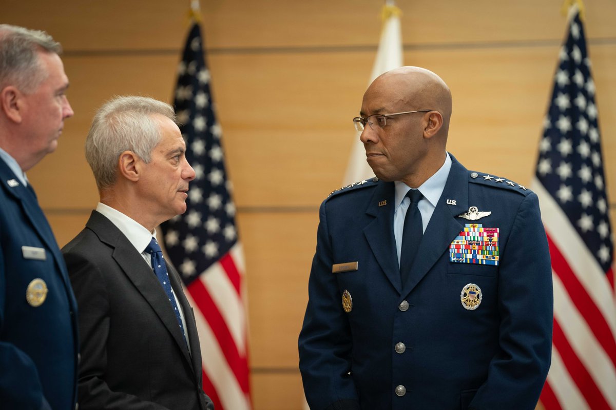 On his first international trip to the Indo-Pacific as the 21st Chairman of the Joint Chiefs, @GenCQBrownJr met with @USAmbJapan @RahmEmanuel, @USForcesJapan Lt. Gen Rupp, and the service members assigned to @usembassytokyo.