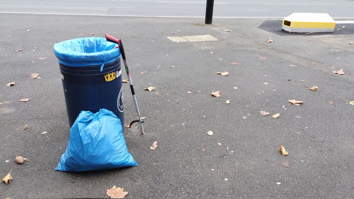 OurBellGreen's tweet photo. Two bags for Friday. Hope you all have a lovely weekend. #litter #bellgreen #se26 #sydenham #rubbish Can we have some more bins in Bell Green please @LewishamCouncil? #StopIgnoringUs https://t.co/r9Bbrw5UGU