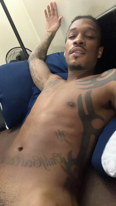 Happy Friday 💜🌞 https://t.co/TNYN7bVlVb