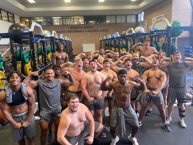 Happy #FlexFriday from <a href="/Northwoodfball/">Northwood Football</a> the fellas are on their way to Canton, Ohio to finish the season v. Walsh! #GetStrong💪🐺