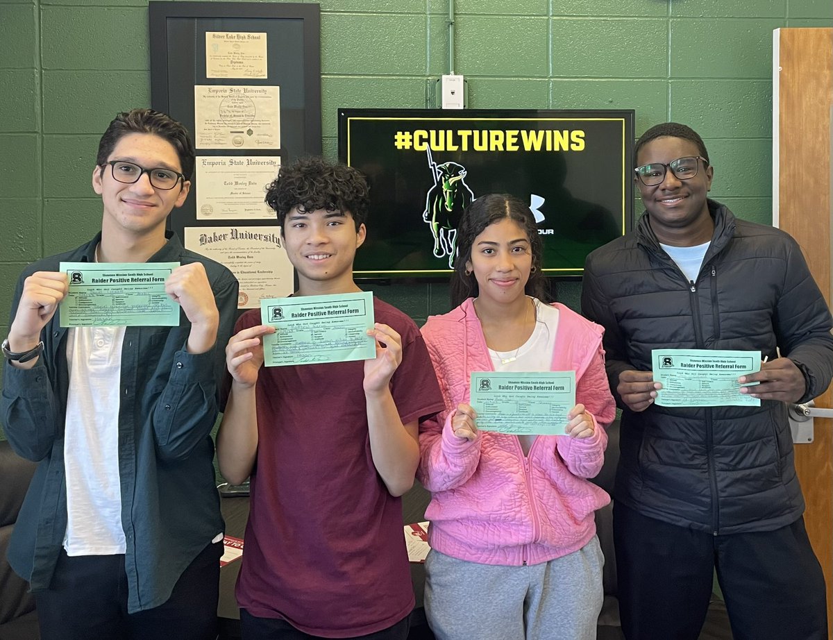 SMSouthTDain's tweet image. Look who got caught being AWESOME 💪today‼️ Thank you Daniel, Matthew, Aimar, &amp;amp; Ace for modeling character! #PositiveReferrals 
#RaiderPride🔰#CultureWins
