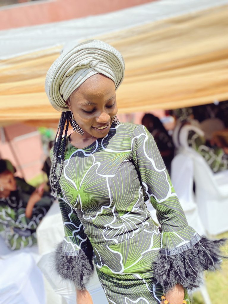 PraiseOreoluwa's tweet photo. Because it Friday https://t.co/VBCSfkDWdo
