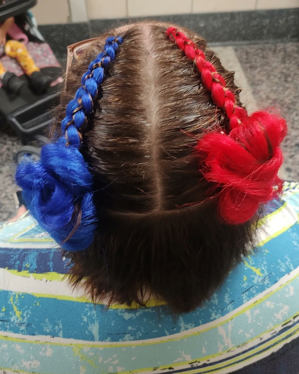 Raving_Witch's tweet photo. Buffalo Bills pride!!!

Repping your team with cute hair is definitely the way to go!!♥️💙🤍

Book your appt now💅🏽💇🏽‍♀️:
https://t.co/EVGjr5nq3H

#buffalobills #BillsMafia #billsbraids #716braider #ravingwitchdesigns #buffalobraider
#hairstyle #hairdresser https://t.co/IyrsrTbMhB