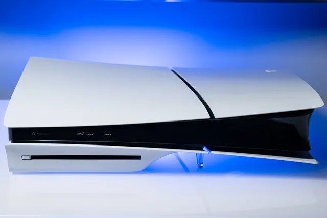 FriendsTalkTech's tweet photo. You can get the console with Marvel’s Spider-Man 2 (at Best Buy, Walmart, and Target) or Call of Duty: Modern Warfare III (at Amazon, Best Buy, GameStop, Walmart, Target, or direct from PlayStation). #PS5 #PS5SLIM https://t.co/N3ZEQteKzO