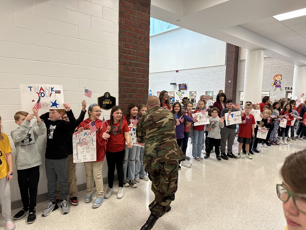 Nothing but love and respect for our veterans❤️🇺🇸
#montourproud #veteransday