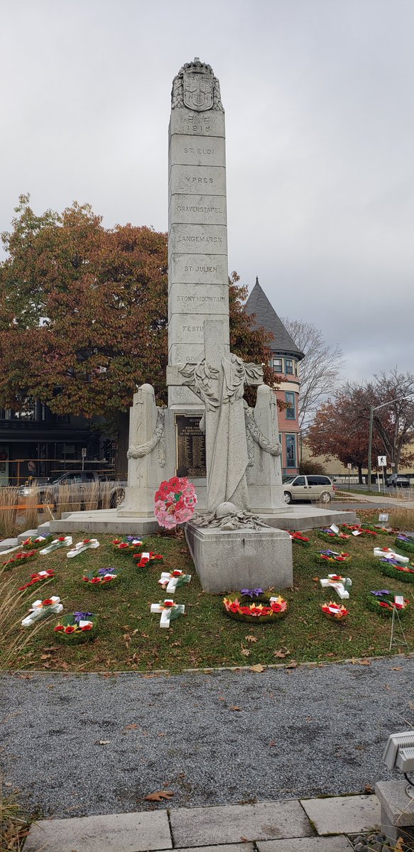 FtonREBoard's tweet photo. They shall not grow old, as we that are left grow old. Age shall not weary them, nor the years condemn. At the going down of the sun and in the morning we will remember them.  Lest We Forget.

Thank you for our members Niki,(Tony), Dana,  Angela, Jack for assisting today. https://t.co/AmHJ15n6Dr
