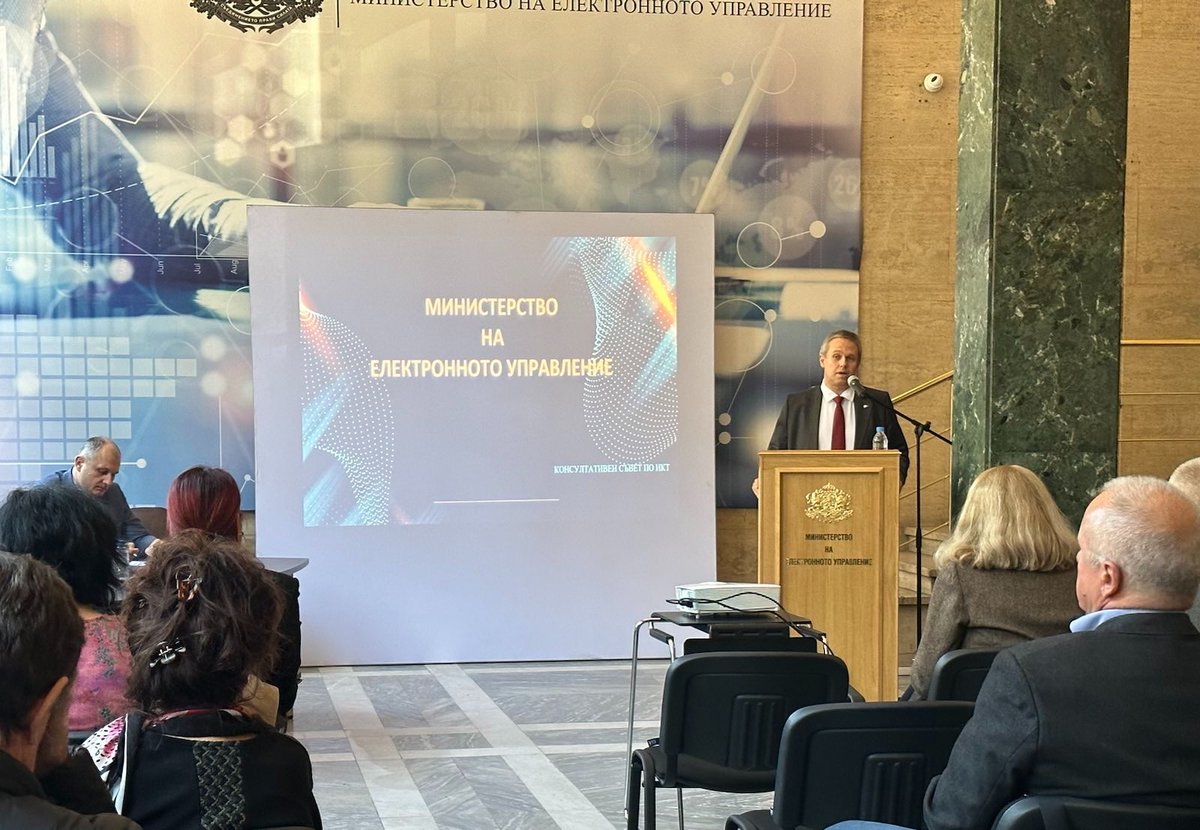 EgovBg's tweet photo. МЕУ и ИКТ съветът обсъдиха проектите за анализ на цифровата трансформация и траекториите за постигане на целите от „Цифровото десетилетие“. Повече - тук: https://t.co/QeKztIcBnl https://t.co/R0261W0X7M