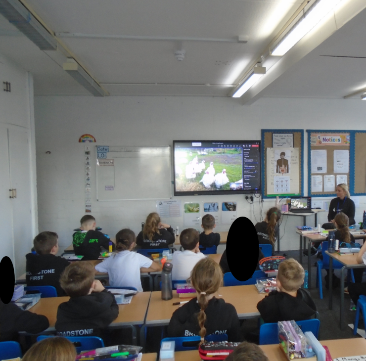 The turkeys at Westleaze Farm stole the show last week when pupils from <a href="/broadstonefirst/">Broadstone First School</a> school virtually visited <a href="/Westleazefm/">Tim Gelfs</a> to see where eggs come from.  

<a href="/LEAF_Education/">LEAF Education</a> 
<a href="/CountryClassrm/">CountrysideClassroom</a>