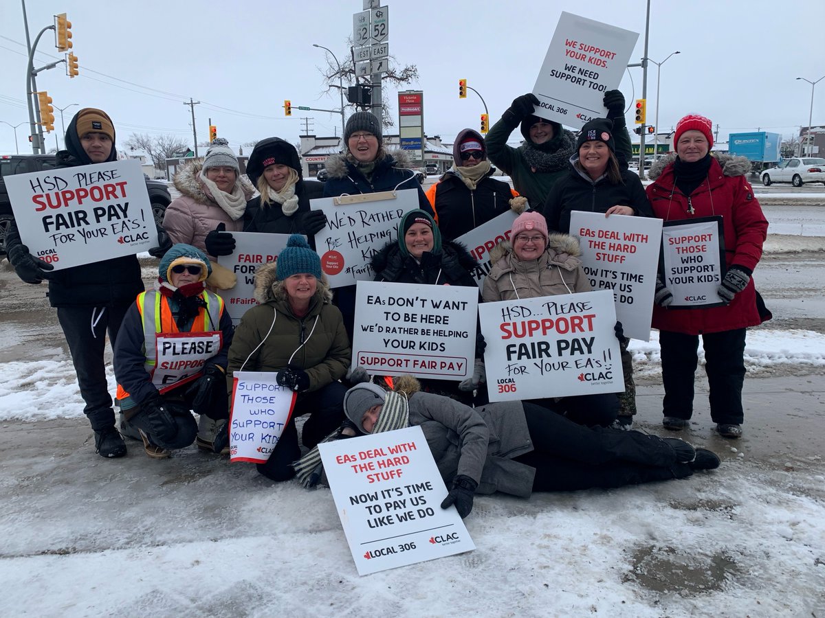 clacunion's tweet photo. Though it's a PD Day for @HanoverSD, our educational assistants are still showing their solidarity on the streets of #SteinbachMB! The turnout since the beginning of the strike has proven many things, most of all that there's strength in numbers! πͺπ
#strike #FairPayForEAs https://t.co/AxMfxb01Kp