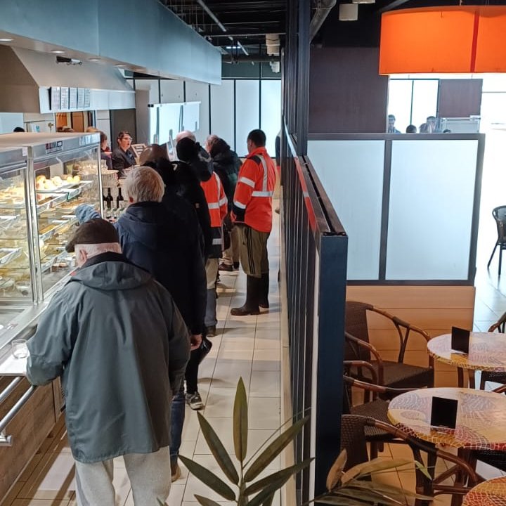 Offrir un repas chaud aux personnes privées d'électricité suite à la tempête #Ciaran, c'est la très belle initiative du magasin E.Leclerc Plougastel 👏 Bravo à toute l'équipe pour ce geste solidaire 🤝